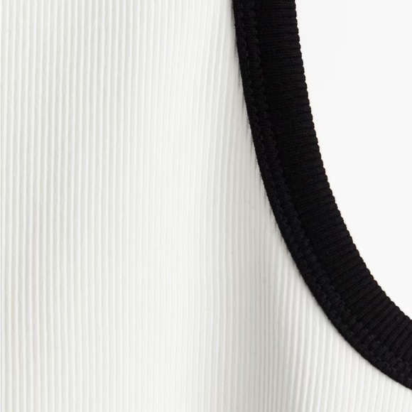 🆕 H&M Black and White Ribbed Sleeveless Cropped Tank Top - Picture 2 of 3